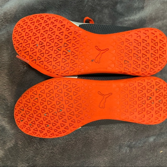 Boys Puma Soccer Shoes - Picture 2 of 3